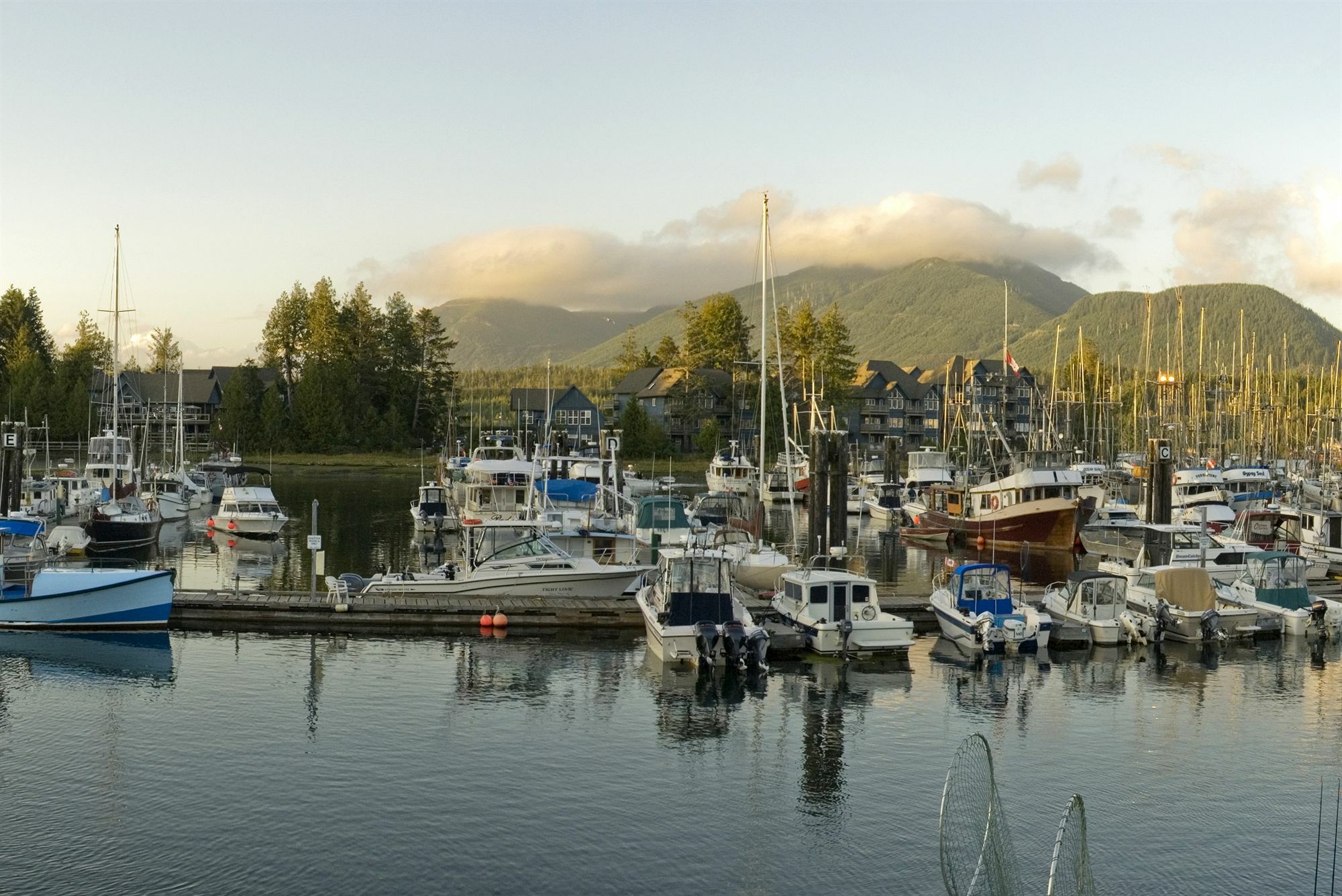 Waters Edge Shoreside Suites Ucluelet Εξωτερικό φωτογραφία